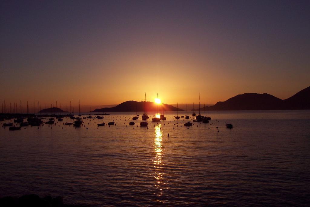 Affittacamere "In Piazzetta Da Vasco" Lerici Exterior foto
